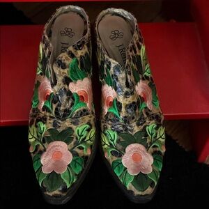 J.Renee Leopard-Print Mule with Pink & Green Floral Embroidery size 6 1/2